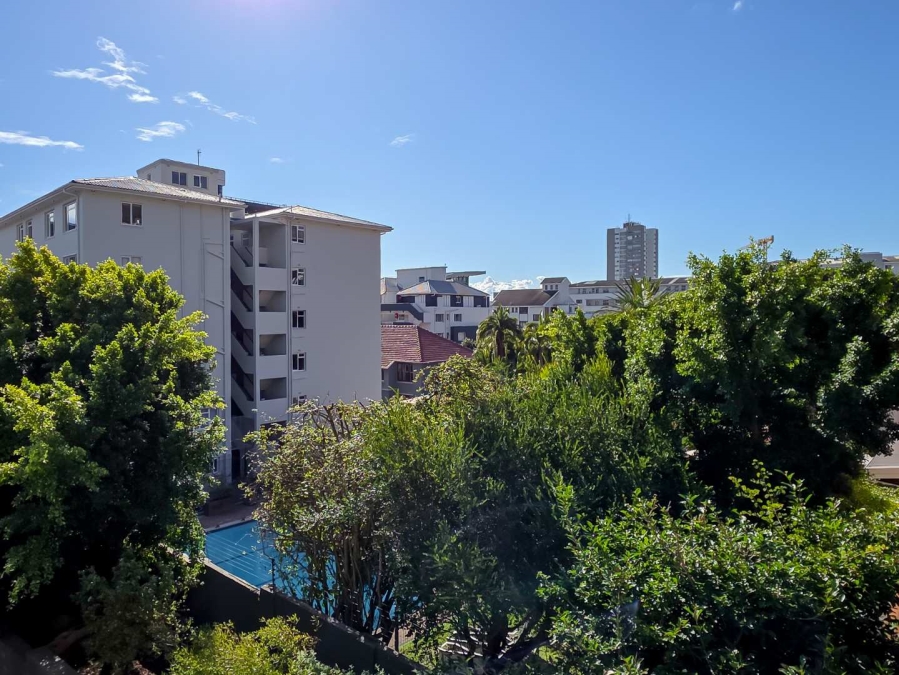 2 Bedroom Property for Sale in Sea Point Western Cape
